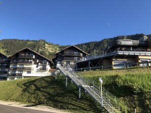 Le Schuss development next to the cable car station. 