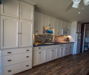 Fully stocked kitchen!