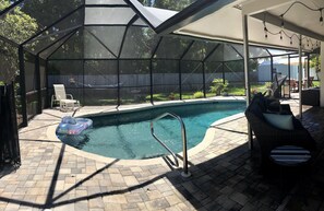Child safety pool fence can be put up if requested-notify prior to arrival 