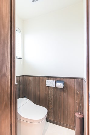 Stand-alone rest room