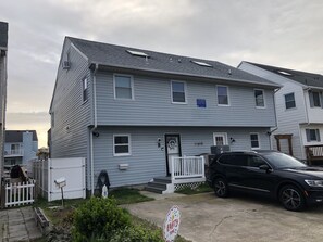 Front of house w plenty of parking -back deck on the water