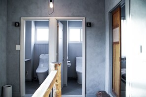 2nd floor corridor and toilet