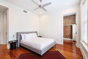 Bedroom 1 (King)