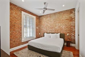 Bedroom 1 (King)