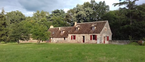 Vue dela maison depuis la prairie