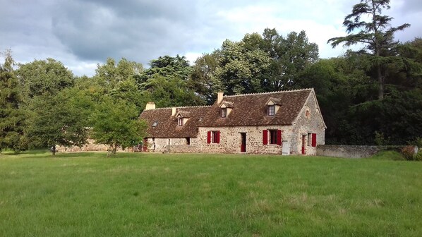 Vue dela maison depuis la prairie