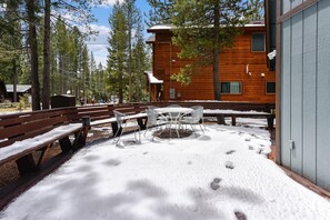 exterior-deck-blazar_220512_1585