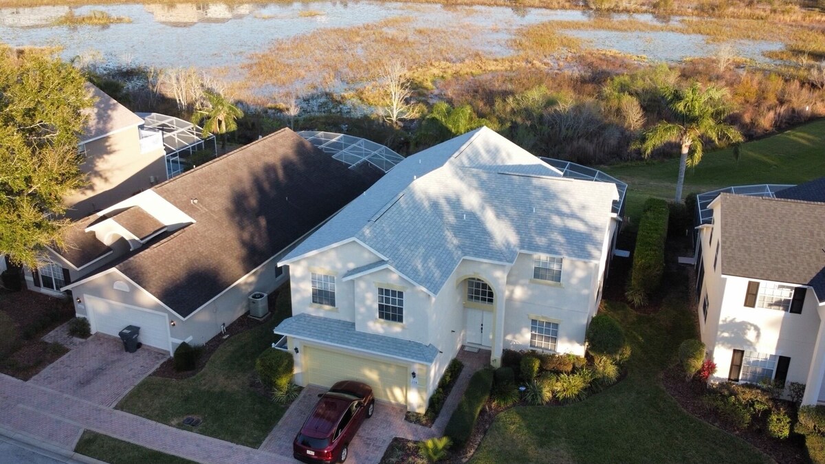 Sunshine View 5 bed 5.5 bath overlooking lush tropical conservation & wetlands.