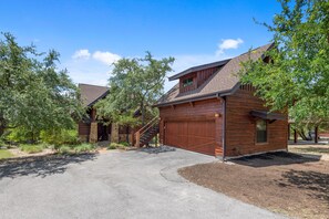Beautiful cabin style home in the heart of Texas!