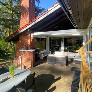 Süd- West Terrasse in der Nachmittagssonne.