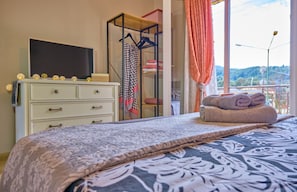 Mandola Studio Perithia Corfu - bedroom-Smart TV- internet