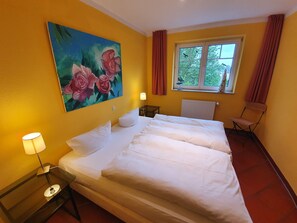 Schlafzimmer 1
