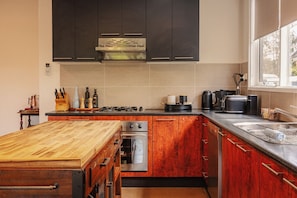 Omaroo Cottage Fully Equipped Kitchen