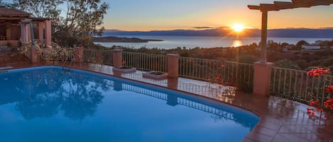 Swimming pool & view