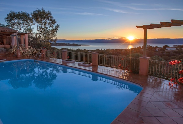 Swimming pool & view