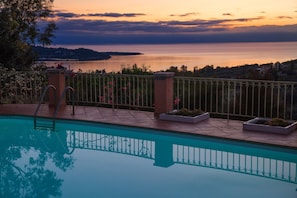 Swimming pool & view