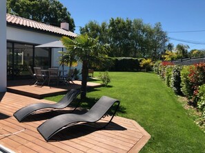 屋外ダイニングエリア