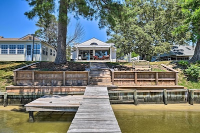 Look forward to a riverside retreat at this Deltaville cottage!