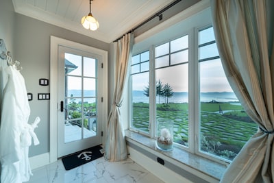 The Sea Lion Ocean Front Luxury Estate