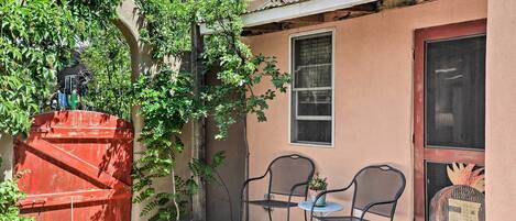 Discover the private comfort of this sweet casita studio!