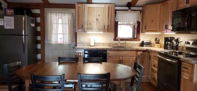 Log Cabin in Wooded Area Near Raystown Lake Boat Access