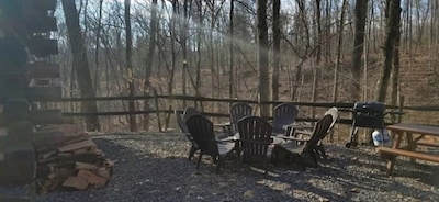 Log Cabin in Wooded Area Near Raystown Lake Boat Access