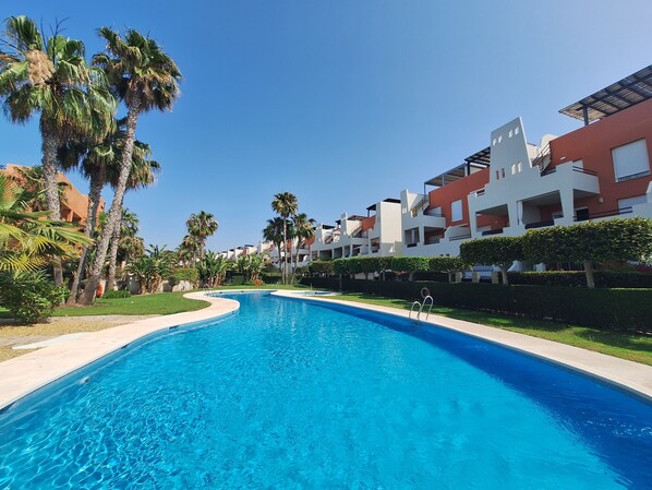 Swimming pool