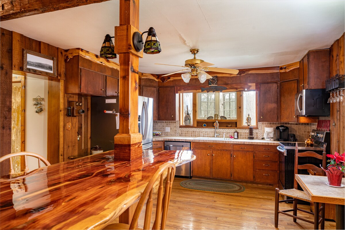 Country Cabin with Creek Frontage, High Speed Internet, and Verizon Cell Service