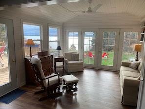 New living room overlooking the ocean at the Starfish Cottage!