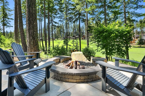 Bootjack Inn - Gas fire pit overlooking the golf course.