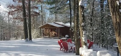 Log Cabin in Wooded Area Near Raystown Lake Boat Access