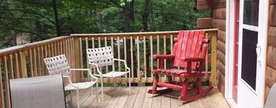 Log Cabin in Wooded Area Near Raystown Lake Boat Access