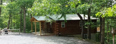 Log Cabin in Wooded Area Near Raystown Lake Boat Access