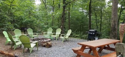 Log Cabin in Wooded Area Near Raystown Lake Boat Access