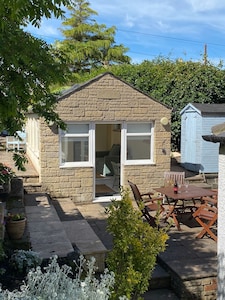 Self contained studio accommodation near local beaches golf courses.