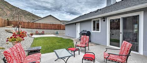 Get away to Wenatchee and stay at this spacious, comfortably appointed home!