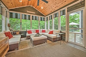 Screened-in Porch | Access through Living Room & Deck