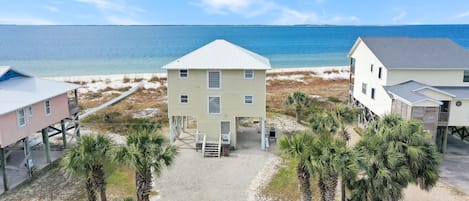 Flamingo Dunes - Roadside Exterior with Plenty of Parking