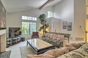 Living Room | Smart TV | Central A/C & Heating | Free WiFi | 1st Floor