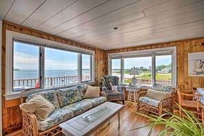 Living Room: Open Main Living Space
