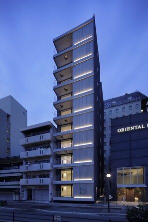 Fassade der Unterkunft – Abend/Nacht