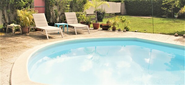 Sanny's Place Room & Pool for Rent in TAHITI