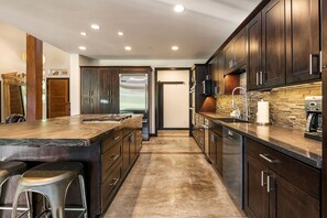 Rocking Chair Retreat - Granite counters and stainless appliances.