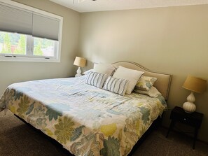 Primary bedroom (King)