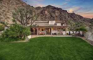 Palm Springs Paradise nestled up against the mountain in a quiet neighborhood.
