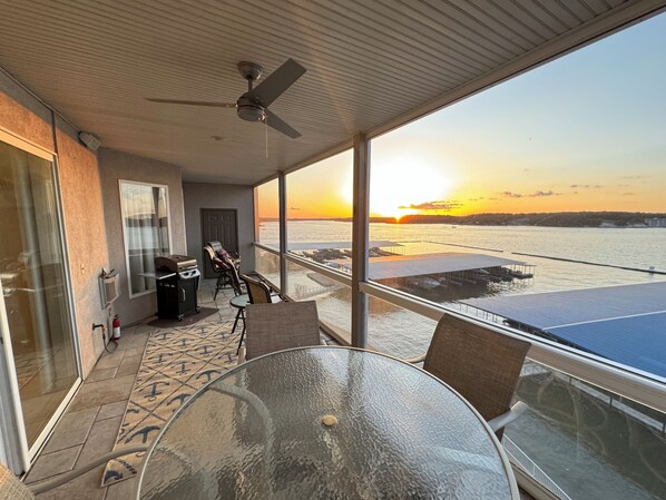 Screened Patio, Gas Grill, Seating for 8