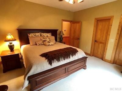 Mountain walk-in level condo!