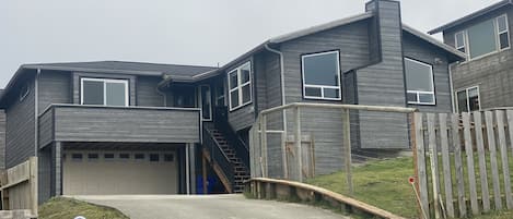 Bandon’s Tufted Beach House