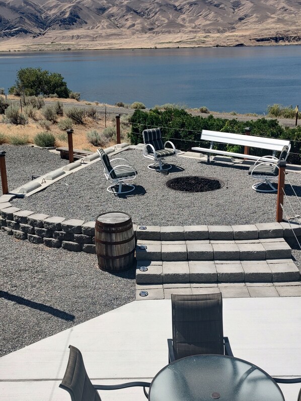 Beautiful Waterfront property with conversation firepit