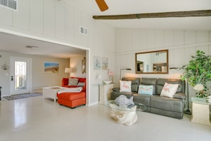 Sitting Area | Pool View
